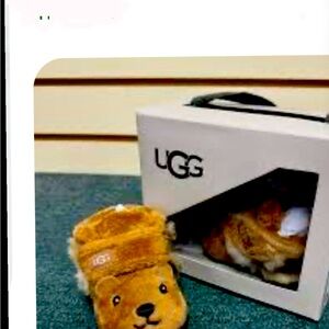 Ugg size 0-6 months, bought new-never worn